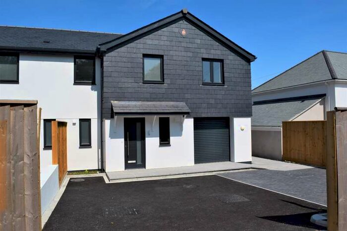 4 Bedroom House For Sale In Penstraze, TR4