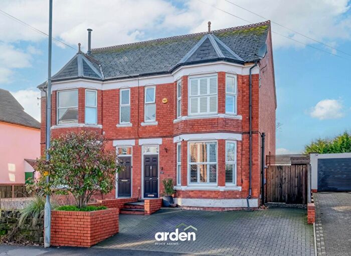 4 Bedroom Semi Detached House For Sale In Stourbridge Road, Bromsgrove, B61