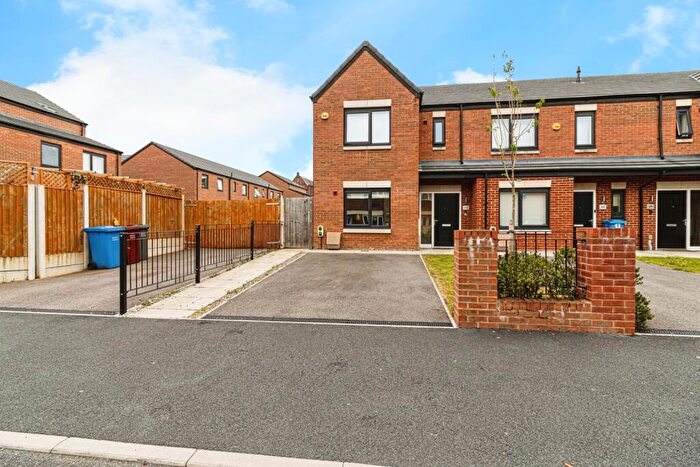 3 Bedroom End Of Terrace House For Sale In Berkshire Road, Manchester, M40