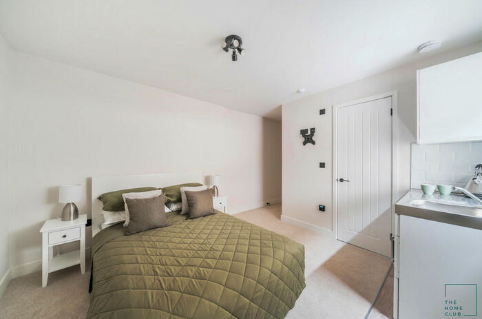 1 Bedroom Apartment To Rent In High Street, Aldershot, GU12