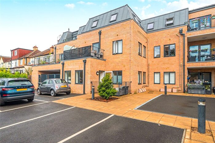 1 Bedroom Flat For Sale In Surbiton, KT6