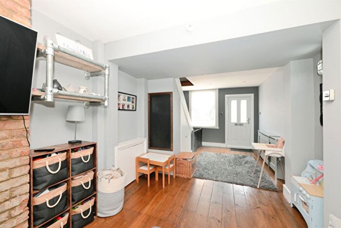 2 Bedroom Semi-detached House For Sale In Roman Street, Hoddesdon, EN11