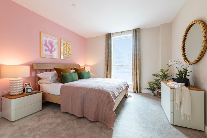 1 Bedroom Flat For Sale In " Bedroom Apartment" At Wood Street, London, E17