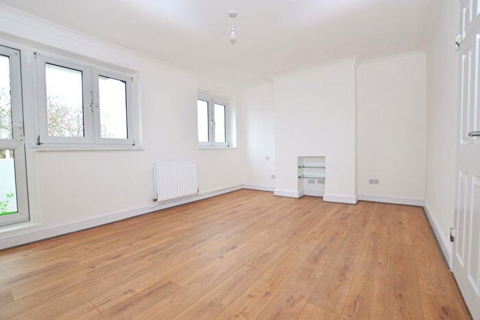 2 Bedroom Flat For Sale In Well Hall Road, Eltham, SE9