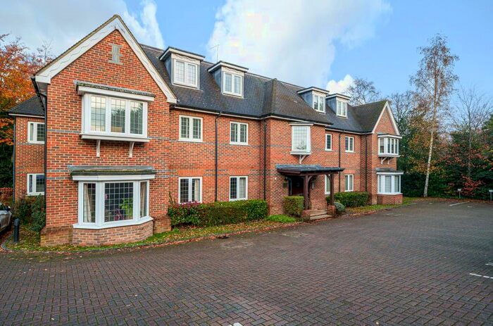 2 Bedroom Flat To Rent In Cadogan Court, Portsmouth Road, Camberley, GU15