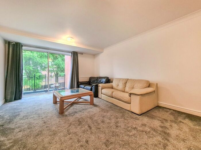 3 Bedroom Flat To Rent In Holders Hill Road, Hendon, London, NW4