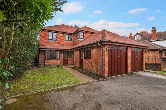 4 Bedroom Detached House To Rent In Castle Road, Weybridge, KT13