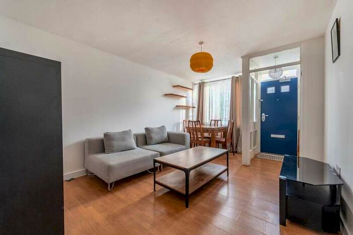 1 Bedroom Flat To Rent In Lucey Way, Bermondsey, SE16