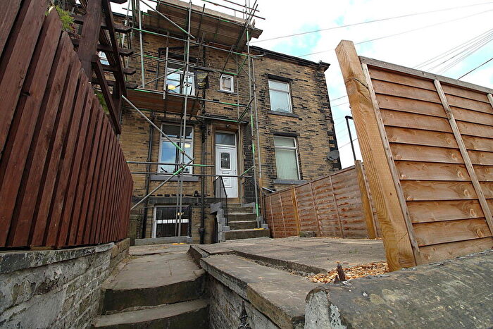 2 Bedroom Terraced House To Rent In St. James Road, Halifax, HX1