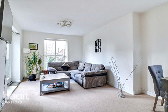 2 Bedroom Apartment For Sale In Chapel Drive, Dartford, DA2