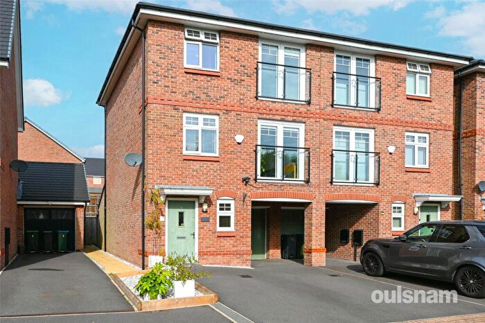 4 Bedroom Semi-Detached House For Sale In Evered Close, Galton Lock, Smethwick, West Midlands, B66