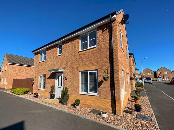 3 Bedroom Detached House For Sale In Llys Tre Dwr, Waterton, Bridgend, CF31