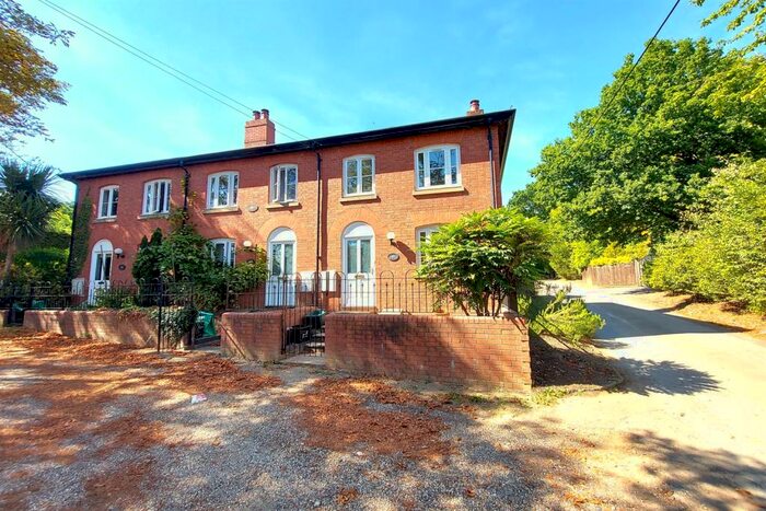 2 Bedroom House To Rent In Canhurst Lane, Knowl Hill, RG10