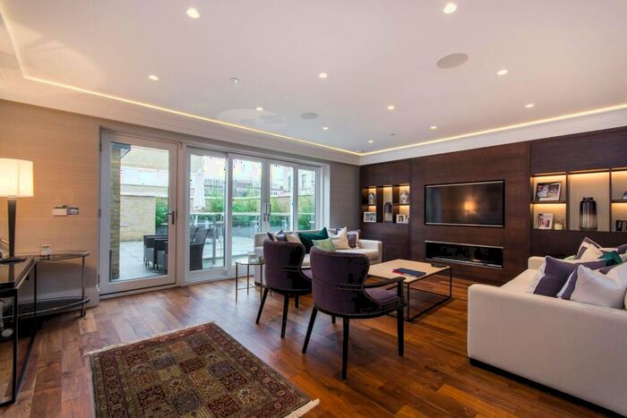 6 Bedroom House To Rent In Warriner Gardens, Battersea Park, London, SW11