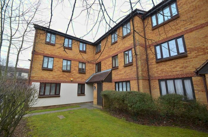 1 Bedroom Flat To Rent In Frankswood Avenue, Yiewsley, UB7