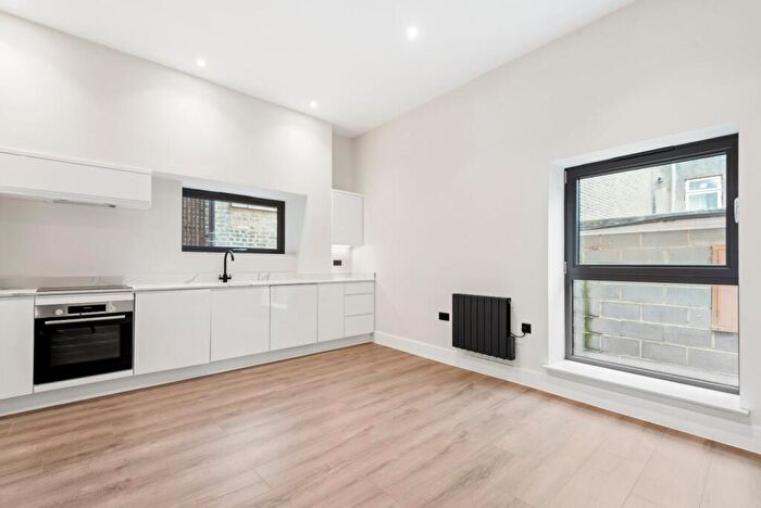 2 Bedroom Flat To Rent In Glebe Road, Islington, E8