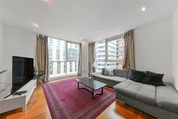 3 Bedroom Flat To Rent In Praed Street, London, W2