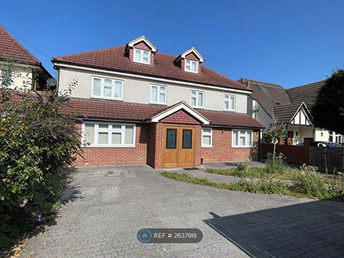 5 Bedroom Detached House To Rent In Wellesley Avenue, Iver, SL0