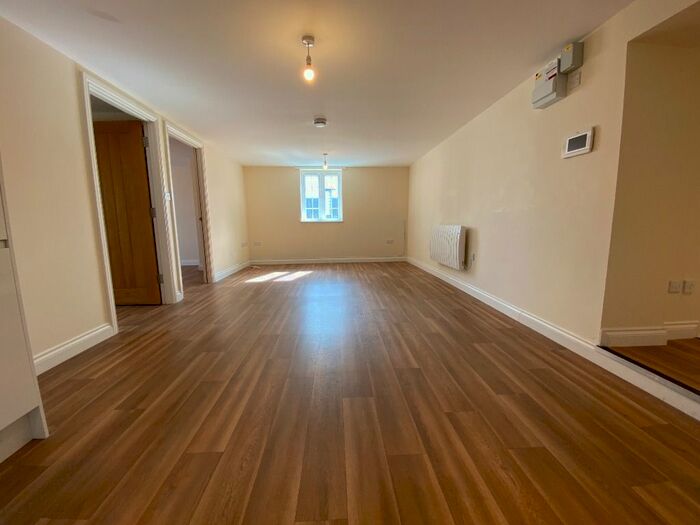 2 Bedroom Flat To Rent In High Street, Royal Wootton Bassett, SN4