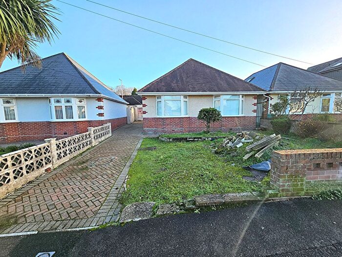 2 Bedroom Detached Bungalow For Sale In Pound Lane, Oakdale, Poole, BH15