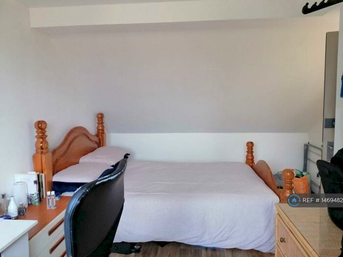 4 Bedroom Flat To Rent In Howard Road, Cambridge, CB5