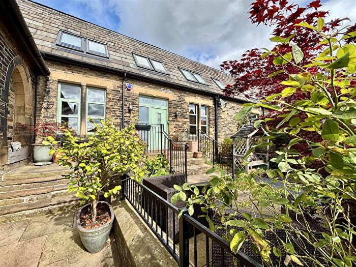 5 Bedroom Mews For Sale In James Street, Thornton, Bradford, BD13