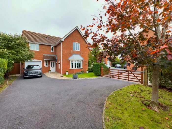 Terraced House To Rent In The Burnhams, Aylesbury, HP22