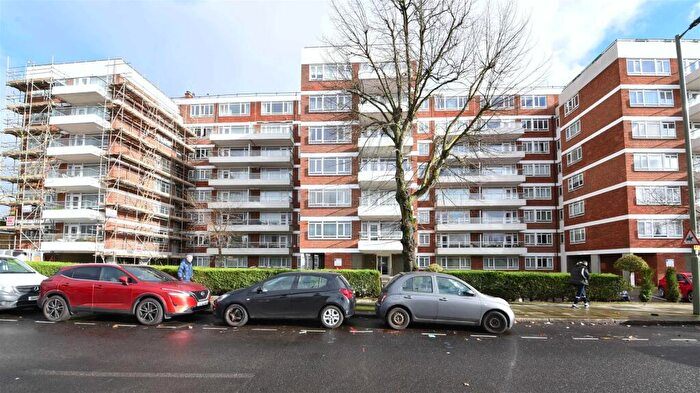 2 Bedroom Apartment For Sale In Mayflower Lodge, Finchley, N3