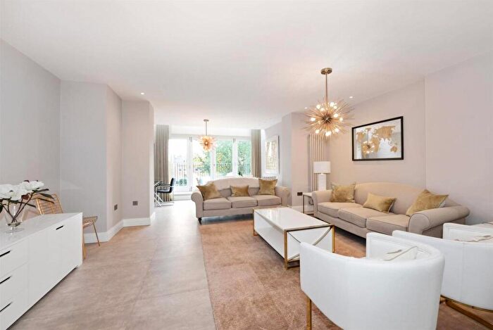 2 Bedroom Apartment To Rent In Lyndhurst Road, Hampstead, London, NW3