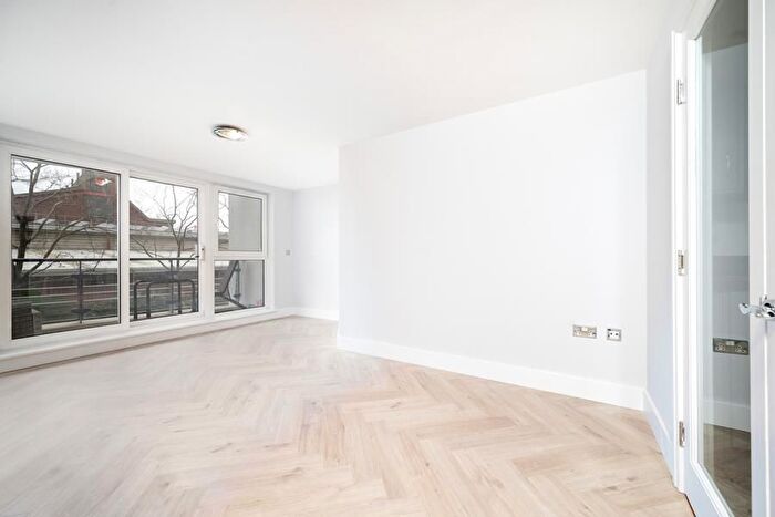 2 Bedroom Flat To Rent In Riverside West, Wandsworth, SW18