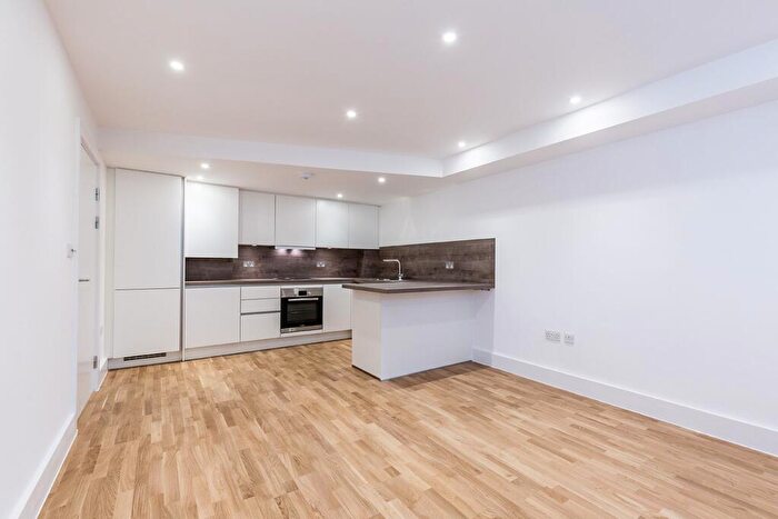 1 Bedroom Flat To Rent In Old Church Court, Grove Road, N11