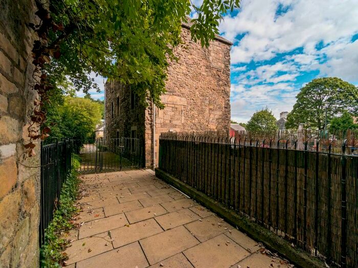 2 Bedroom Flat To Rent In Canongate, Panmure Close, Edinburgh, EH8