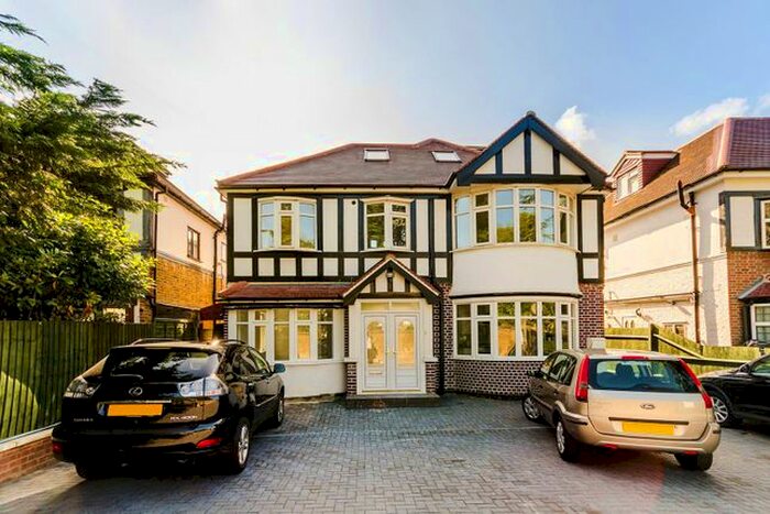 2 Bedroom Flat To Rent In Roehampton Vale, Roehampton, London, SW15