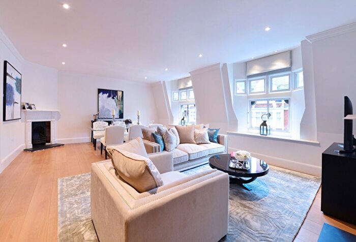 2 Bedroom Flat To Rent In Duke Street, London, W1K