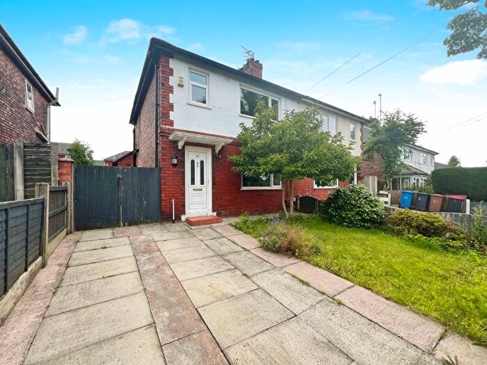 3 Bedroom Semi-Detached House To Rent In Laburnum Road, Worsley, Manchester, M28