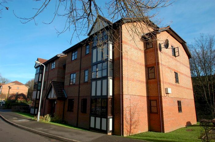 1 Bedroom Flat To Rent In Osprey Close, Falcon Way, Watford, WD25