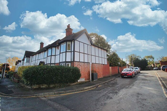 2 Bedroom End Terrace House To Rent In Barclay Oval, Woodford Green, IG8