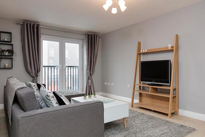 2 Bedroom Apartment To Rent In Kenyon Lane, Manchester, M40