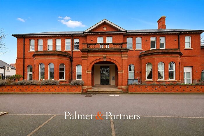 2 Bedroom Flat For Sale In Meeanee Mews, Colchester, Essex, CO2