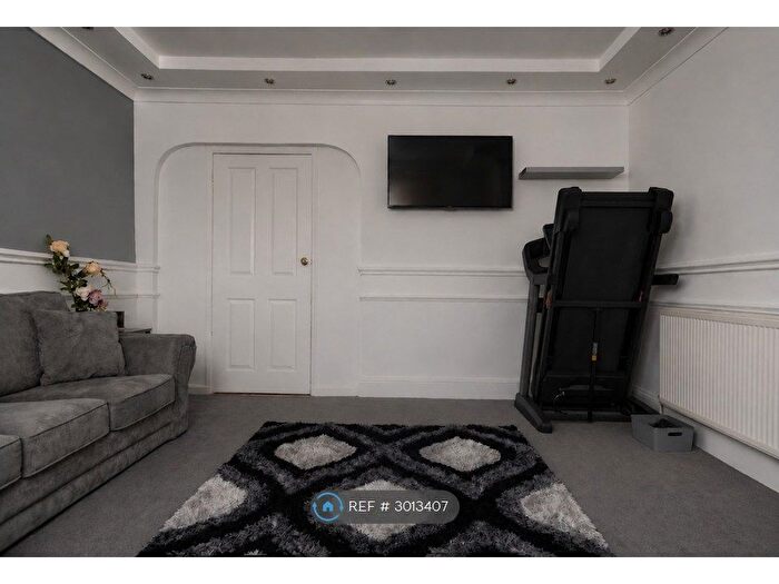4 Bedroom Semi Detached House To Rent In Gainsborough Drive, Rochdale, OL11