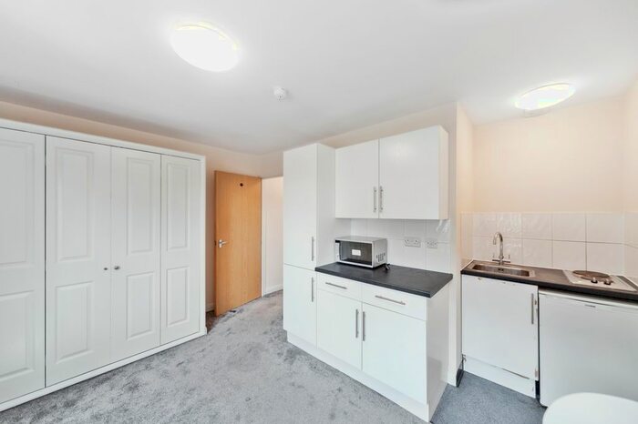 Studio To Rent In Hornsey Road, Holloway, London, N7