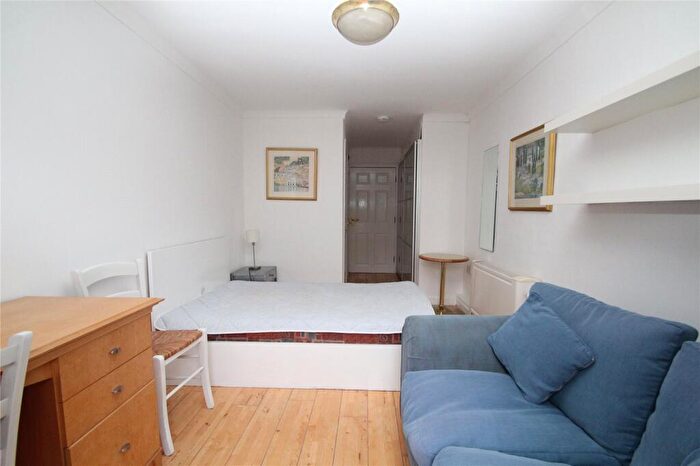 1 Bedroom Apartment To Rent In Buckskin Lane, Kempshott, Basingstoke, Hants, RG22