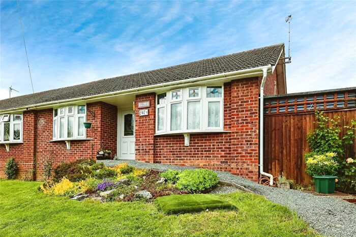 1 Bedroom Bungalow For Sale In Greenfield Crescent, Waterlooville, Hampshire, PO8