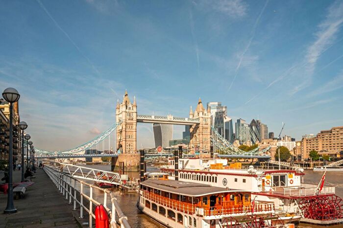 2 Bedroom Flat To Rent In Three Oak Lane, London Bridge, London, SE1