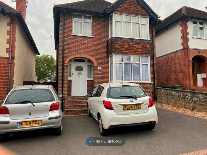 3 Bedroom Detached House To Rent In Worplesdon Road, Guildford, GU2