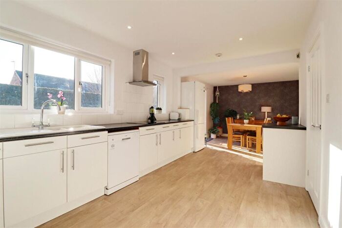 5 Bedroom Detached House For Sale In Vicarage Walk, North Cave, HU15