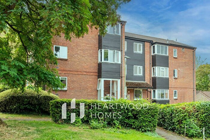 2 Bedroom Flat For Sale In Taylor Close, St. Albans, AL4