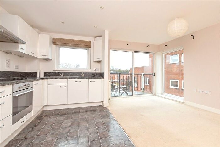 2 Bedroom Flat For Sale In Canalside, Redhill, Surrey, RH1
