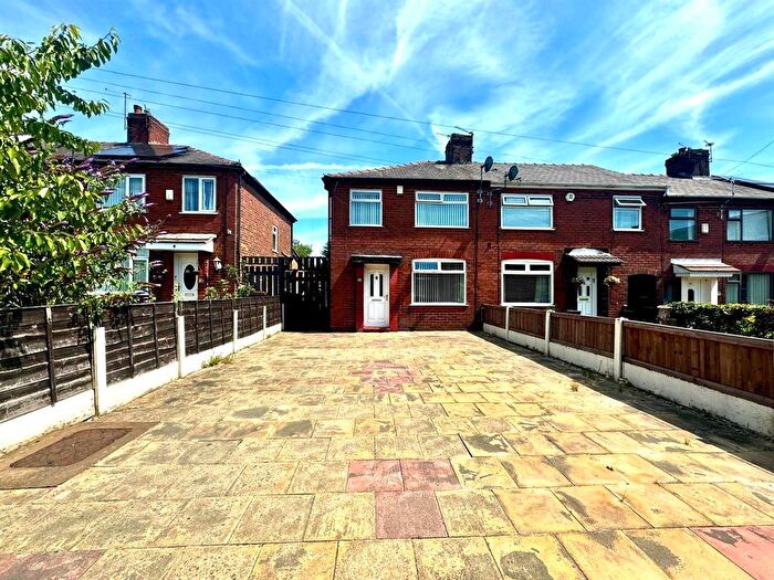 3 Bedroom Semi-detached House For Sale In Kirkby Avenue, Manchester, M40