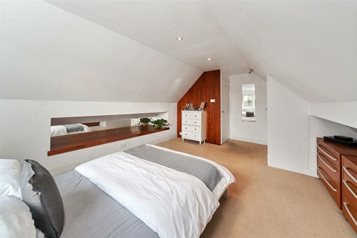 2 Bedroom Flat For Sale In Dartmouth Road, London, NW2